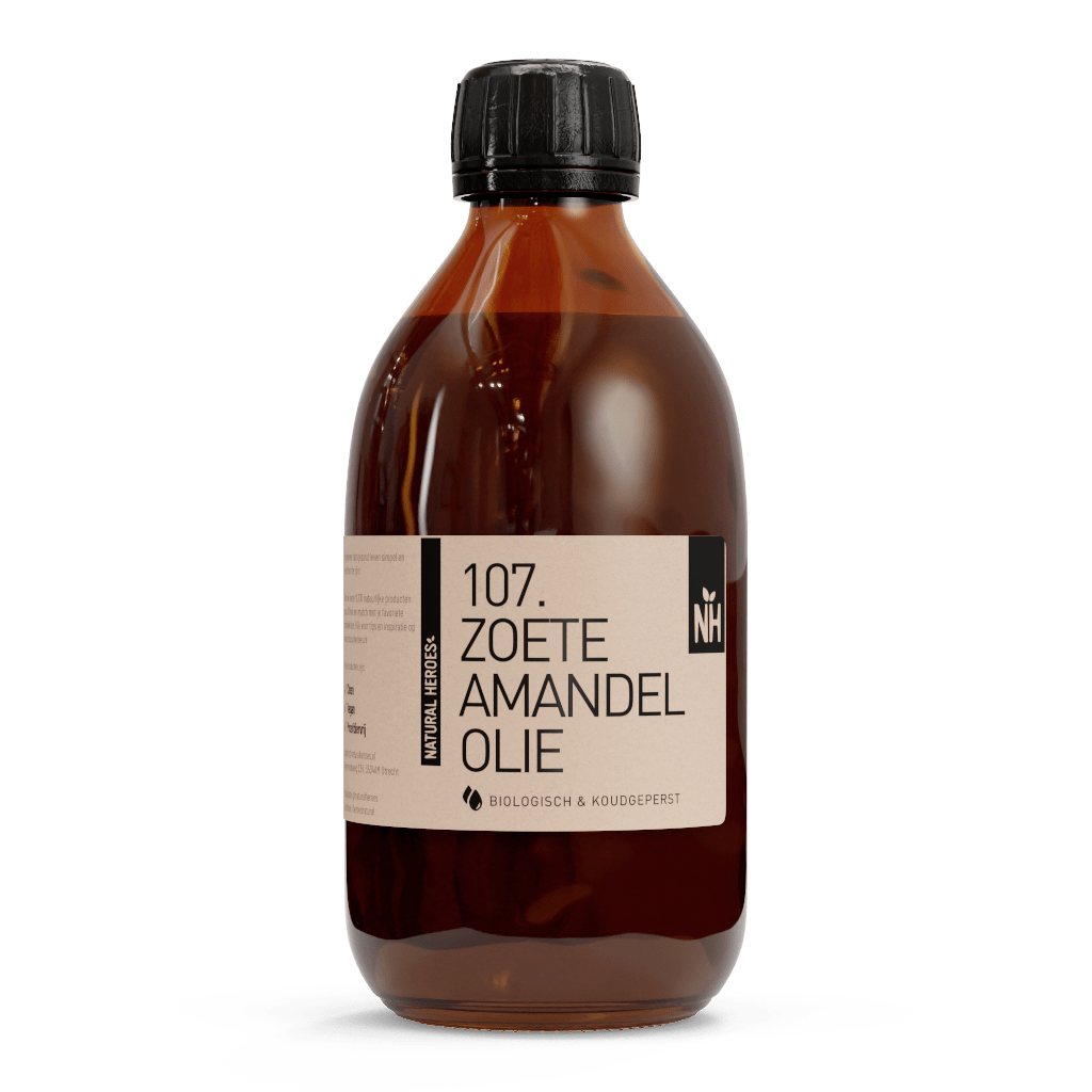 biologische zoete amandelolie van natural heroes - Glow Glazen bruine fles met biologische zoete amandelolie van Natural Heroes op witte achtergrond.