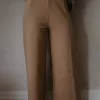 beige broek dames