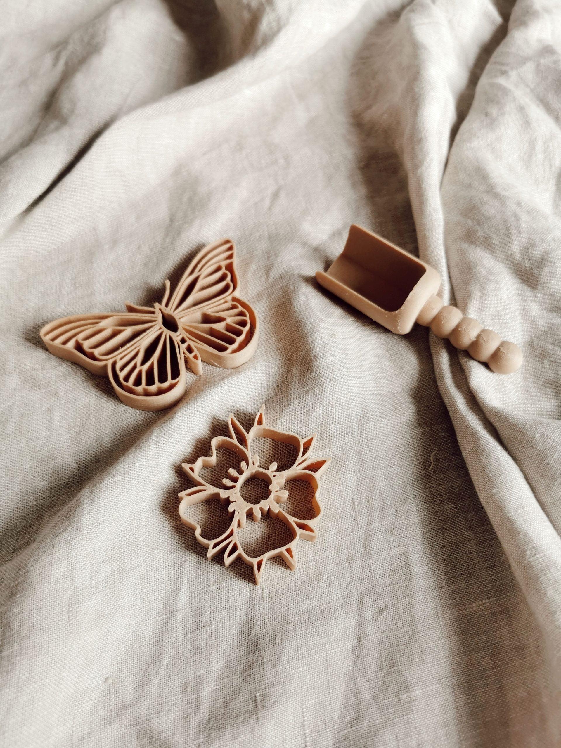 Uitstekers vlinder en bloem houten uitstekers vlinder en bloem en houten schepje